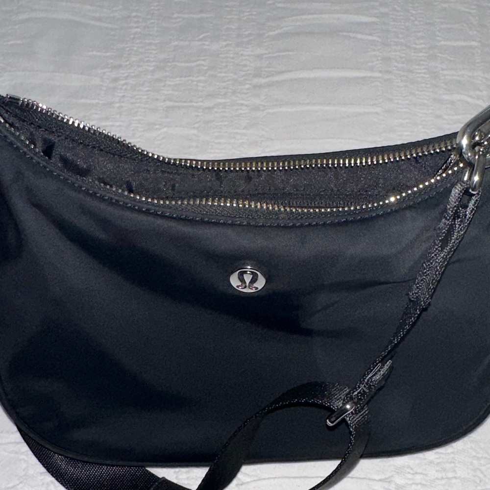 City Essentials Small Shoulder Bag 3L - Picture 13 of 13